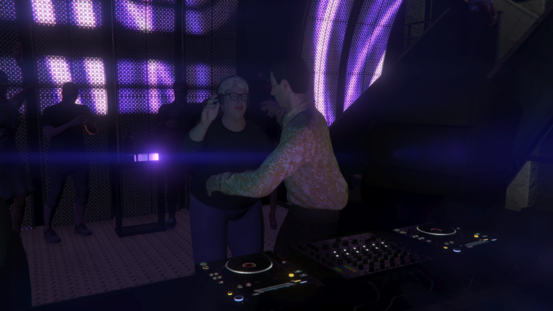 파일:TheBlackMadonna-GTAO-Handover.png