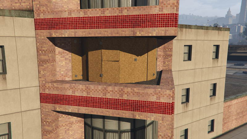 파일:PillboxHillMedicalCenter-GTAV-BoardedUpWindow.png