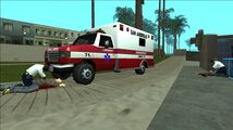 GTA San Andreas에서 두 명의 보행자를 소생시키는 로스 산토스 구급대원(흰색 유니폼).
