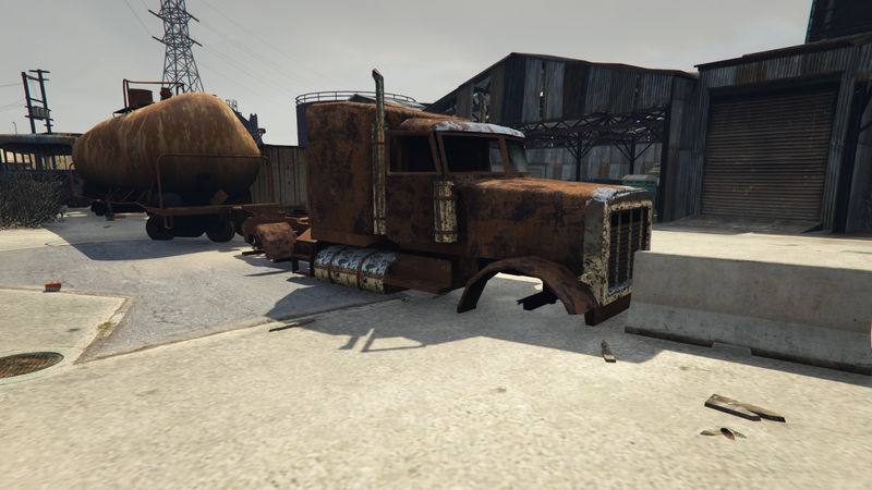 파일:Wrecks-GTAV-Phantom.png