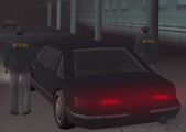 존-오와 다른 FBI 요원(모바일 버전). (참고: 이 버전에서는 FBI 로고가 HD 세계관의 FIB 약칭으로 잘못 표기되어 있습니다.)
