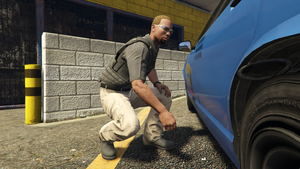 KnoWayContact-GTAOe-PlacingStickyBombs.png