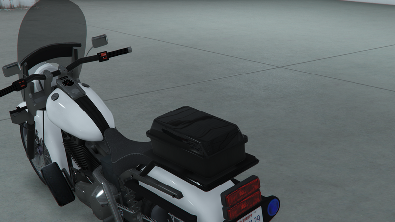 파일:PoliceBike-GTAOe-TopBox-StockTopBox.png
