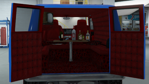YougaClassic4x4-GTAO-TrimDesign-PaddedSofaLeopardInterior.png