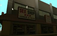 Las Venturas의 Royal Casino 및 The Camel's Toe 근처에 위치한 Sex Shop XXX 매장.