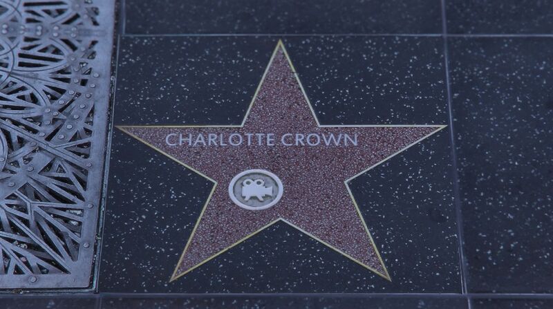 파일:WalkofFame-GTAVee-CharlotteCrown.jpg