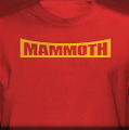 프리미엄 디럭스 모터스포츠에서 볼 수 있는 Mammoth 브랜드 셔츠.