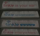 올더니 시티의 Tinkle 빌딩 앞에 전시된 다양한 슬로건.