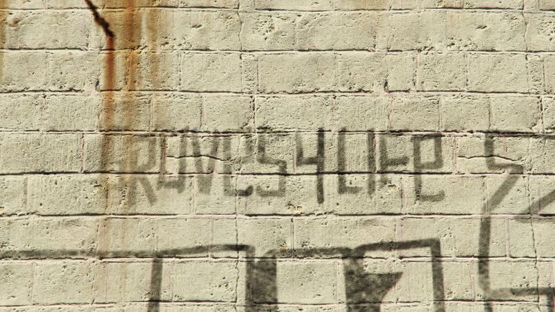 파일:TheFamilies-GTAVe-Graffiti-DeadSet.jpg