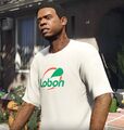 라마가 GTA V 임무 후드 사파리에서 로본 스포츠웨어 티셔츠를 입고 있는 모습.