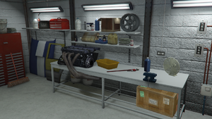 Benny'sOriginalMotorWorks-GTAO-WorkTable2.png