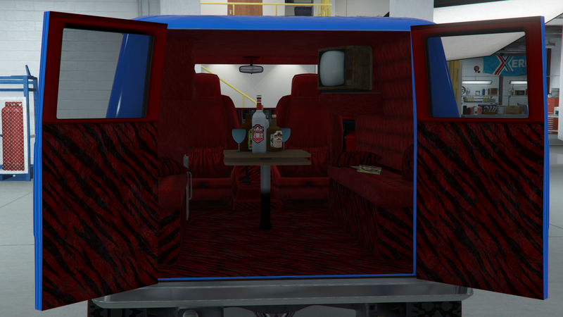 파일:YougaClassic4x4-GTAO-TrimDesign-PaddedBarTigerInterior.png