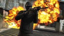 Heavy Shotgun과 새로운 위장 복장을 착용한 플레이어.