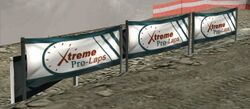 칠리아드 산에 걸린 "Xtreme Pro-Laps" 배너.
