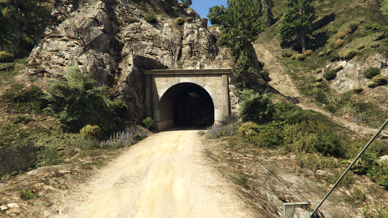 파일:MountChiliadTunnel-GTAVe-South.png