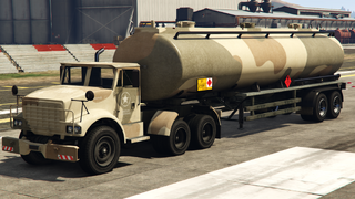 군용 탱커를 견인하는 배럭스 세미.