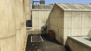 CMC-GTAVee-SmallWarehouse-Parking.png