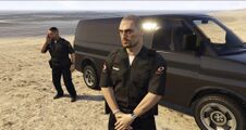 탈출 엄호 임무 중의 SecuroServ 보안 요원들.