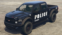 GTA 온라인의 카라카라 추격형에 적용된 "LSPD 리치맨 PD" 도색.