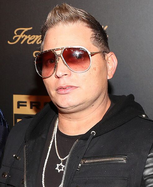 파일:ScottStorch-VoiceActor.jpg