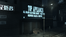 밤에 조명이 켜진 캐노피가 있는 Top Appliances.