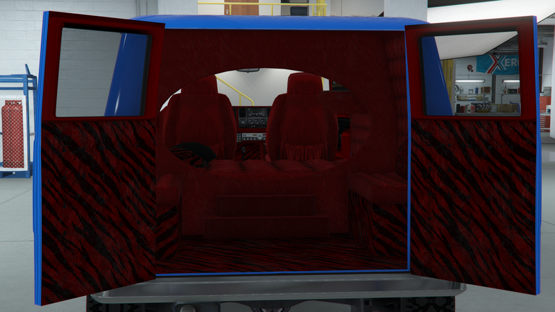 파일:YougaClassic4x4-GTAO-TrimDesign-PaddedBedTigerInterior.png