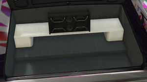 ChinoCustom-GTAO-Trunk-SpeakerBoxShelf.png