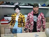 GTA V에 등장하는 'Feud' 핑크 카모 후드티.