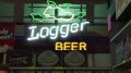 상점 내 Logger Beer 네온 사인.