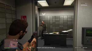BailOfficeBounty-GTAOee-BankRobbery-DisarmTarget.jpg
