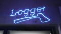 Liquor Ace의 파란색 Logger Beer 네온 사인.