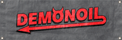 오토 숍 내부에 걸린 Demonoil 배너.