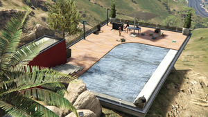 BuenVinoRoadMansion-GTAOe-Abandoned-Pool.png