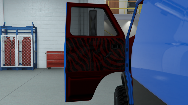 파일:YougaClassic4x4-GTAO-Doors-ZebraDoors.png