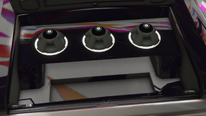 ChinoCustom-GTAO-Trunk-TripleSubTrunkInstallNeon.png