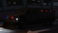 점등된 비상등과 사이렌이 작동 중인 RCV. (후면 쿼터 뷰)