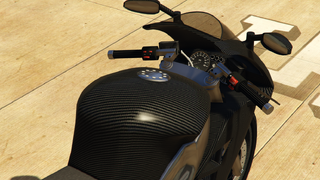 그랜드 테프트 오토 온라인에서의 카본 RS 내부 (조종석)